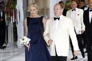 Monako karališkieji dvyniai gimė po cezario pjūvio ir per anksti