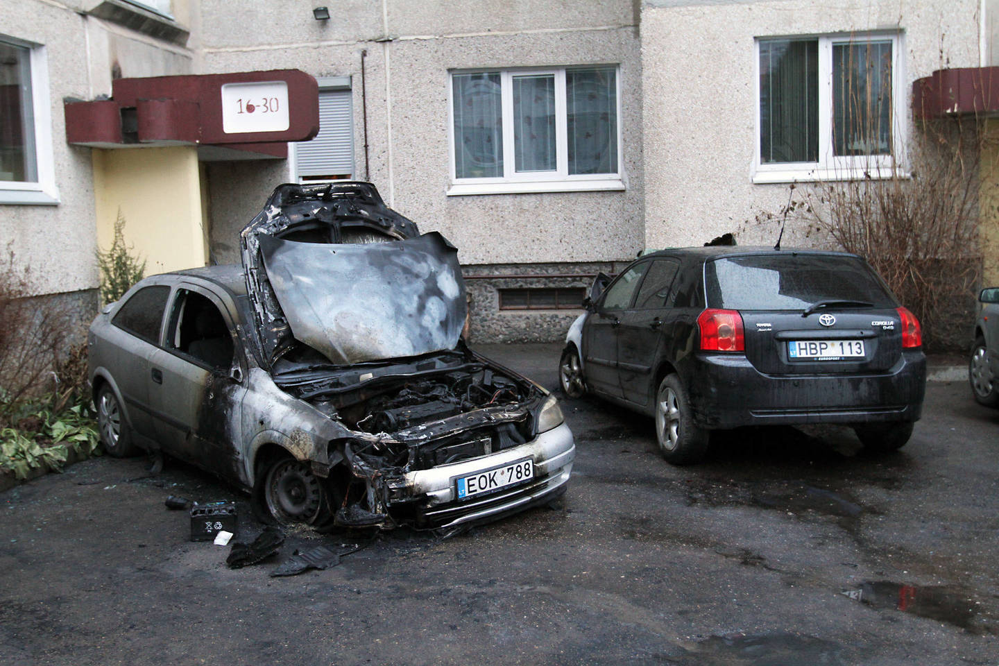 Automobiliai Šilainių rajone galėjo būti padegti kerštaujant.