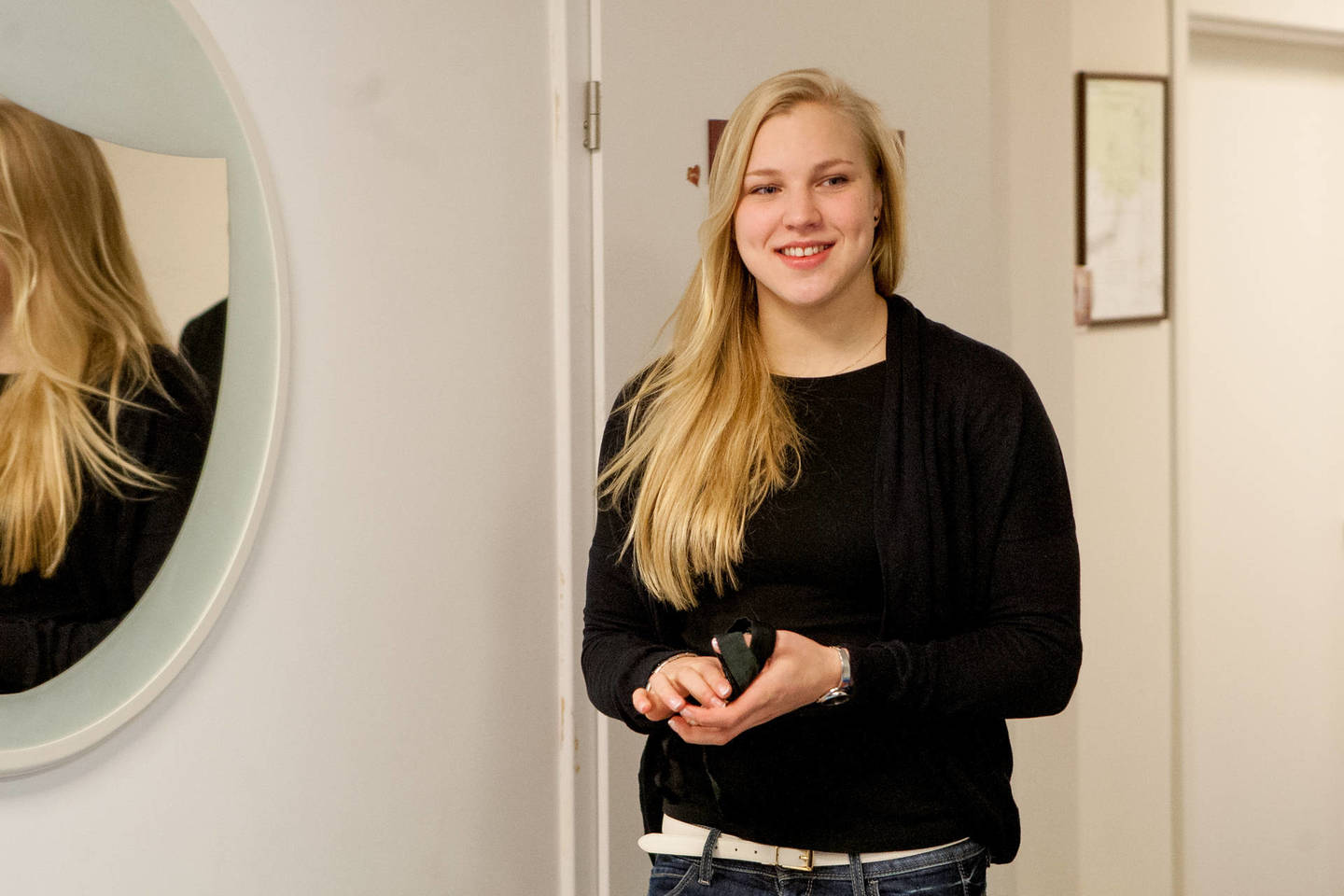 Sunkiai sergančius vaikus aplankiusi R.Meilutytė ir pasakojo istorijas, ir dalino dovanas.