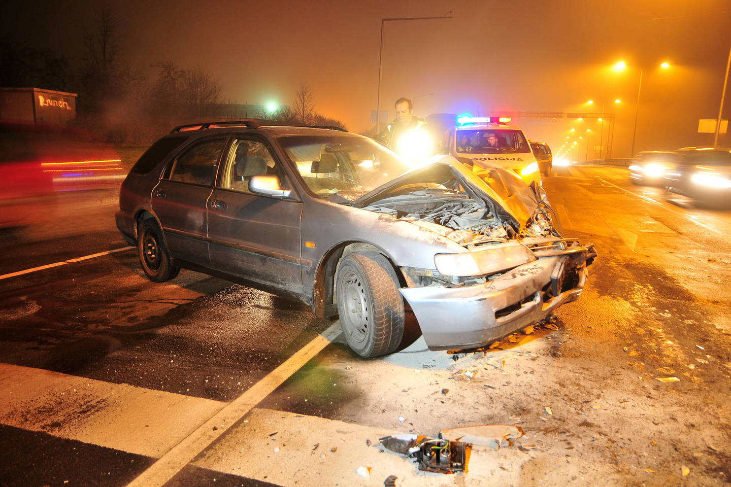 Po šios avarijos Vilniuje du žmonės nuvežti į ligoninę, per incidentą sudaužyti du automobiliai.