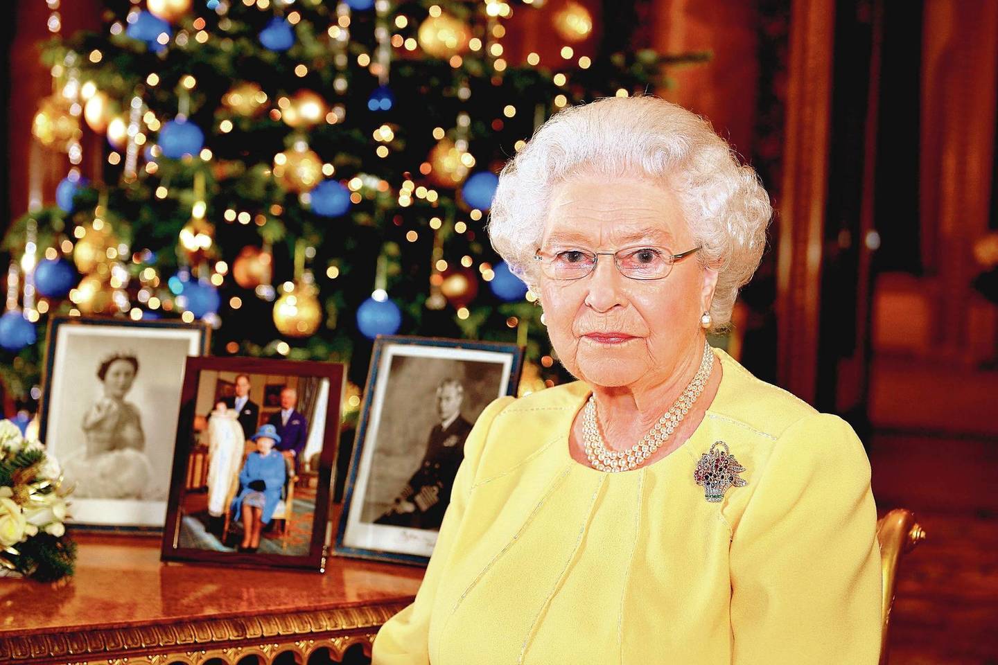 Pernai per Kalėdas karalienė Elizabeth II tik sveikino tautiečius, o šiemet, spėjama, gali pranešti ir apie sosto atsisakymą.