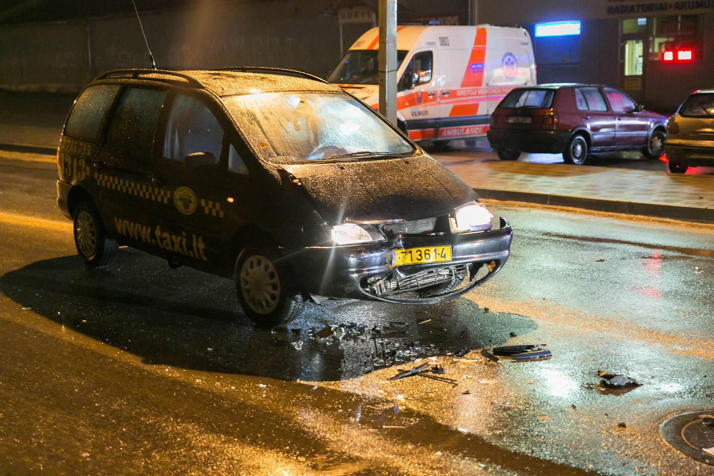 Vilniuje susidūrė trys automobiliai.