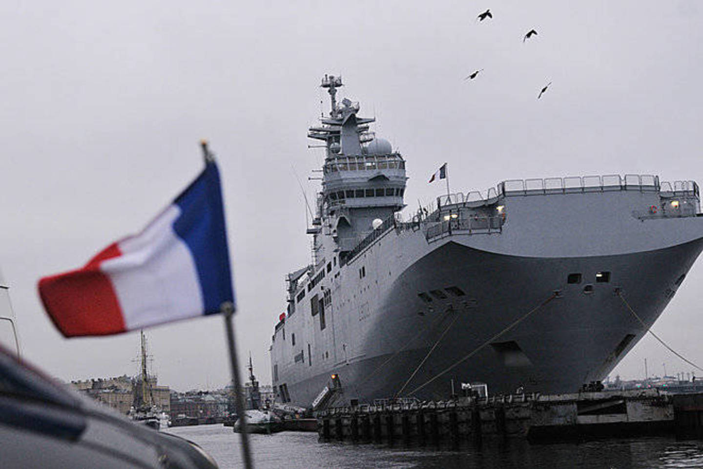 2011-aisiais Prancūzija sutiko už 1,2 mlrd. eurų pastatyti Rusijai du „Mistral“ tipo desantinius atakos laivus.