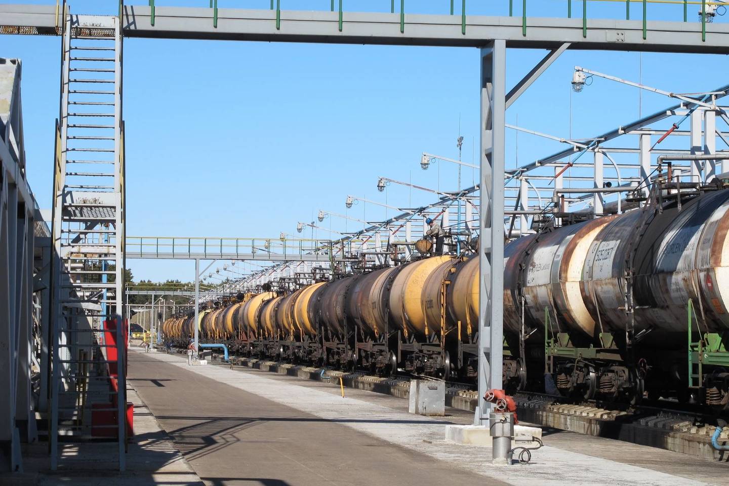 OPEC neketina gavybos apimčių mažinti net kainoms pasiekus 20 JAV dolerių už barelį.