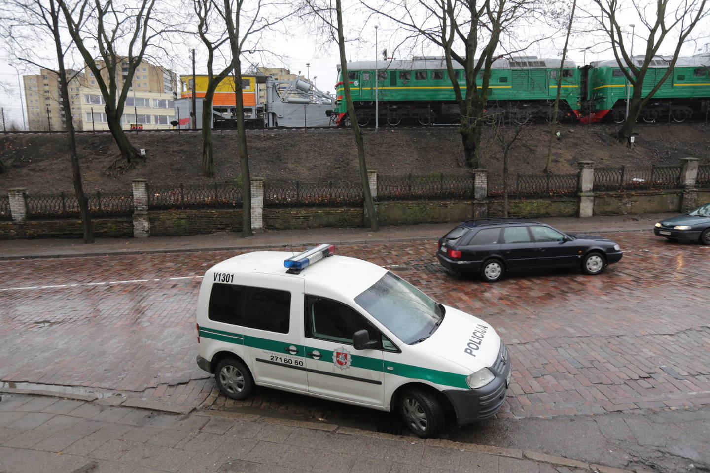 Vilniuje, Geležinkelio g., automobilis partrenkė merginą ir iš įvykio vietos nuvažiavo.