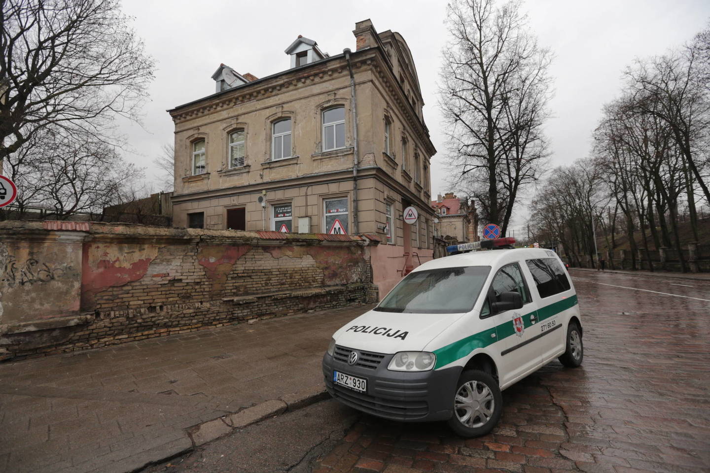 Apsinuodijęs kol kas nežinomomis medžiagomis Vilniuje, Geležinkelio g., mirė pusamžis vyras.