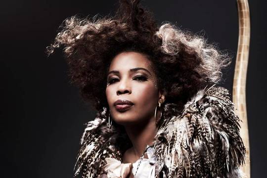 Į Lietuvą atvykstanti M. Gray Kalėdoms dovanoja šventines dainas