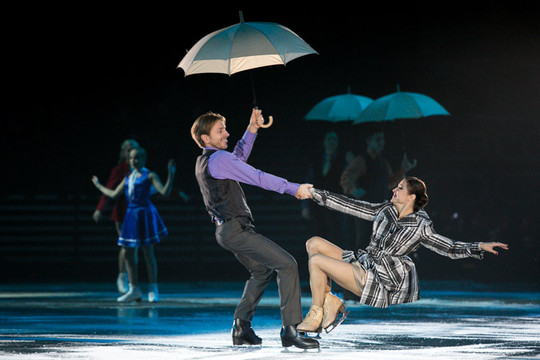 „Liepsnojantis Kalėdų ledas“ Kaune stebino triukais ir ore