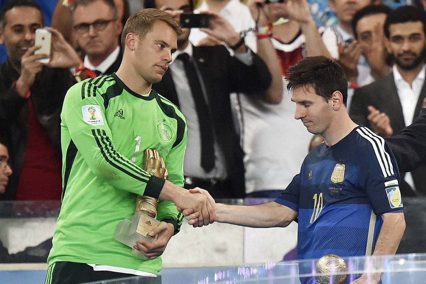 Į simbolinę rinktinę pateko ir vokietis M. Neueris (kairėje) bei argentinietis L. Messi.<br>AP archyvo nuotr.