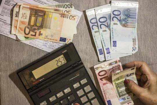 Prokurorai tikisi per pusmetį sužinoti, kaip atgaus pinigus