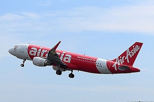 Ekspertas apie dingusį „AirAsia“ lėktuvą: galėjo trenkti žaibas