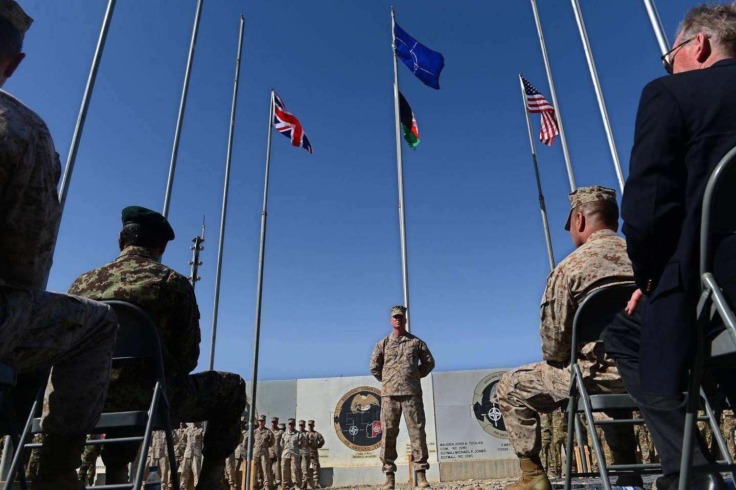 NATO sekmadienį Kabule surengs ceremoniją oficialiai savo karo Afganistane pabaigai pažymėti.