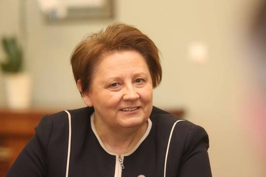 Latvijos premjerei paskirta 50 eurų bauda