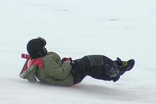 Klaipėdoje ant kalno čiuožinėjančių vaikų tyko pedofilas?