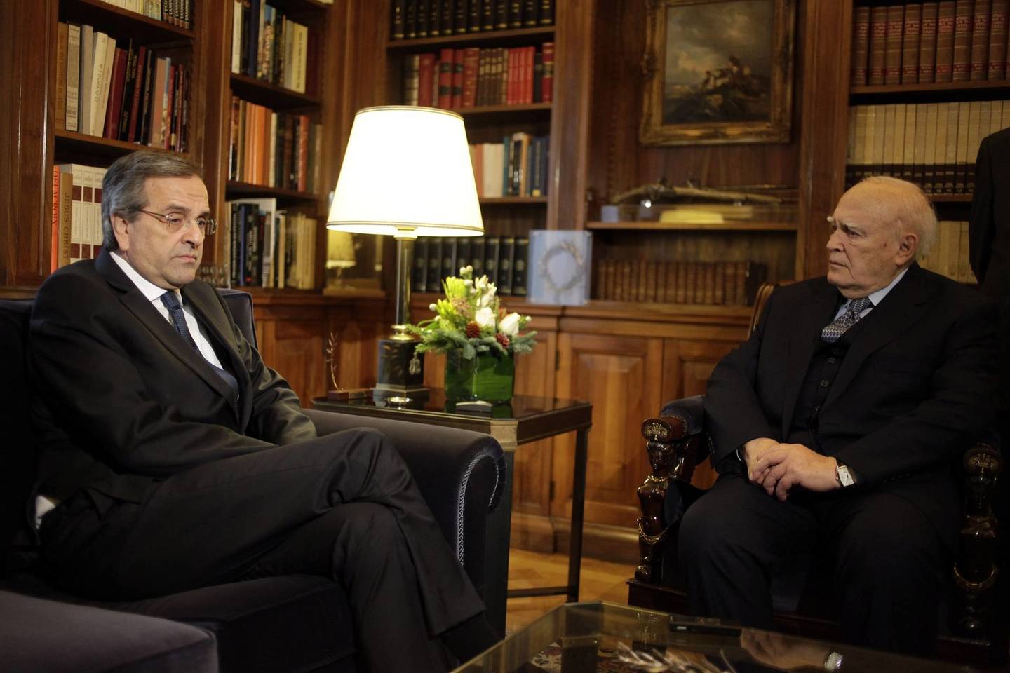 Graikijos ministras pirmininkas Antonis Samaras antradienį paprašė prezidento Karolos Papoulias paleisti parlamentą.