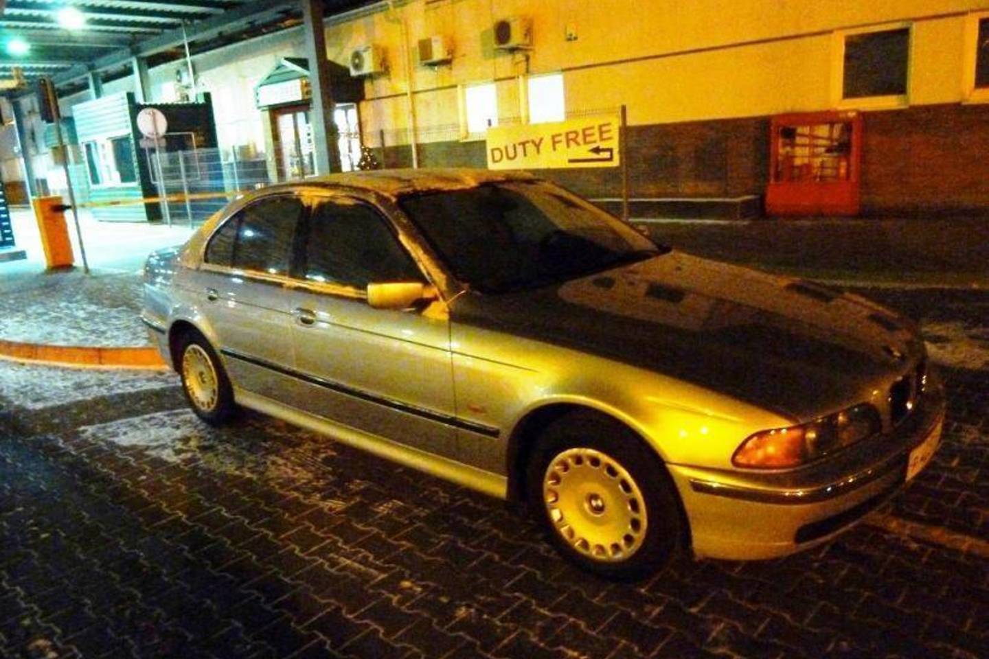 Suklastotą automobilio dokumentą pateikęs rusas uždarytas į areštinę.
