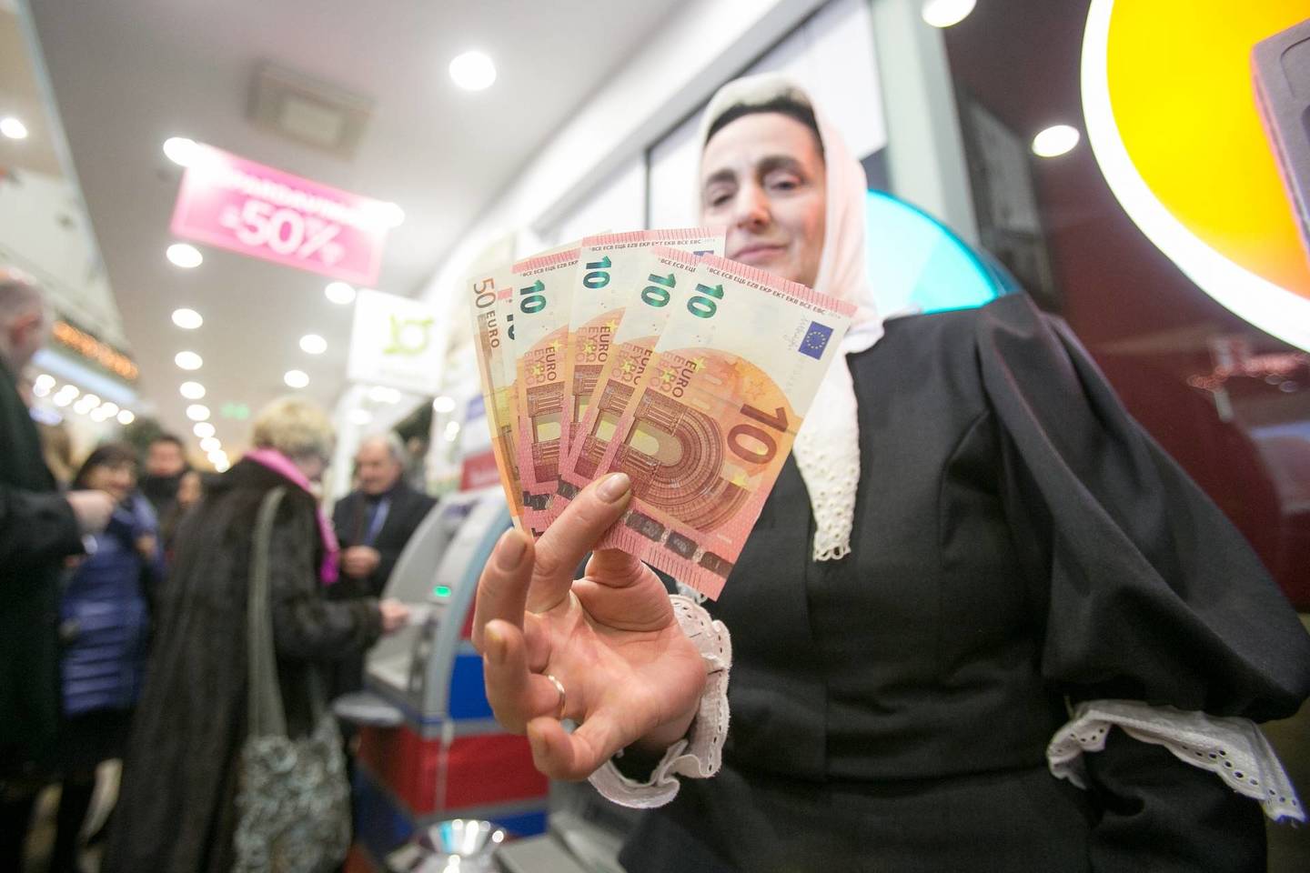Lietuva tapo 19-ąją euro zonos nare.