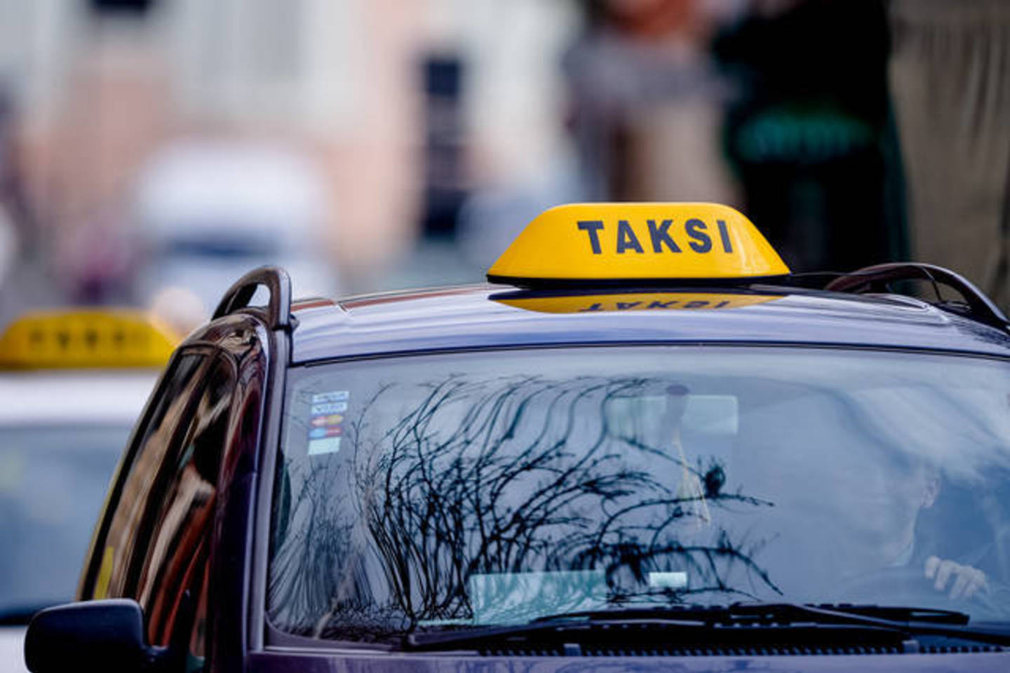 Policija ieško taksisto.