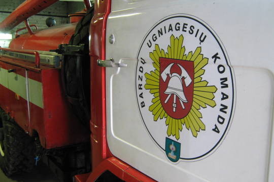 Barzdų kaimo ugniagesiai savanoriai laikosi iš žmonių aukų