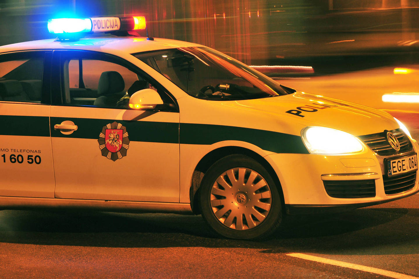 Patrulių reikalavimui sustoti nepaklususio jauno vairuotojo „Rover“ Vilniaus čigonų tabore atsitrenkė į tarnybinį policijos automobilį.