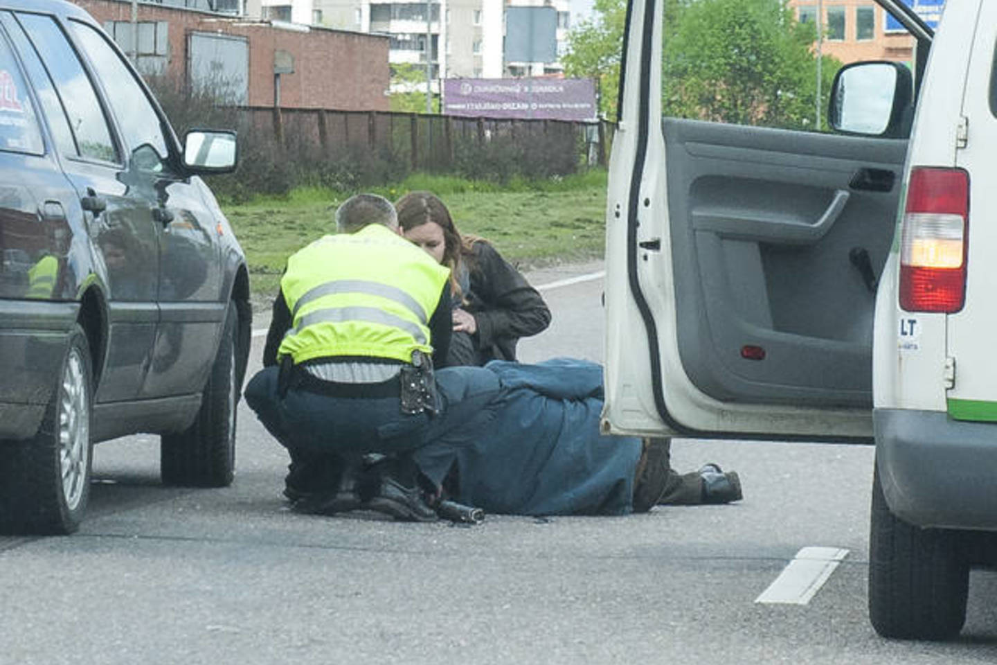 Kaišiadorių rajone mirtinai sužalojęs pėstįjį, vairuotojas paspruko ir yra ieškomas.