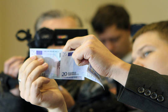 Nusikaltėliai nesnaudžia – Jonavoje aptikta suklastotų eurų