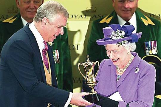 Į skandalą patekęs princas jau turi pasiaiškinti motinai