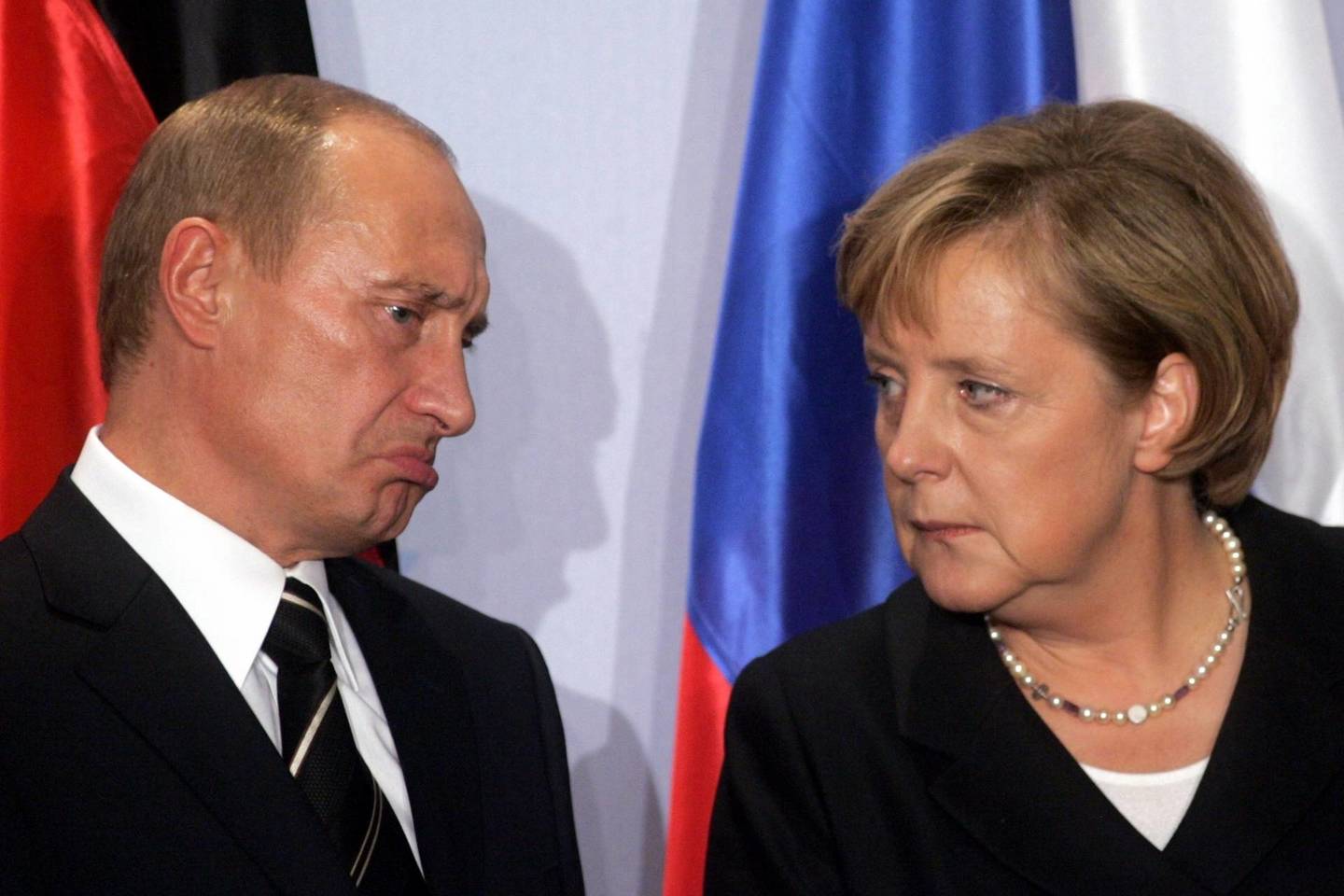 Vokietijos kanclerė Angela Merkel šeštadienį kalbėjosi su Rusijos prezidentu Vladimiru Putinu.<br>Reuters/Scanpix nuotr.