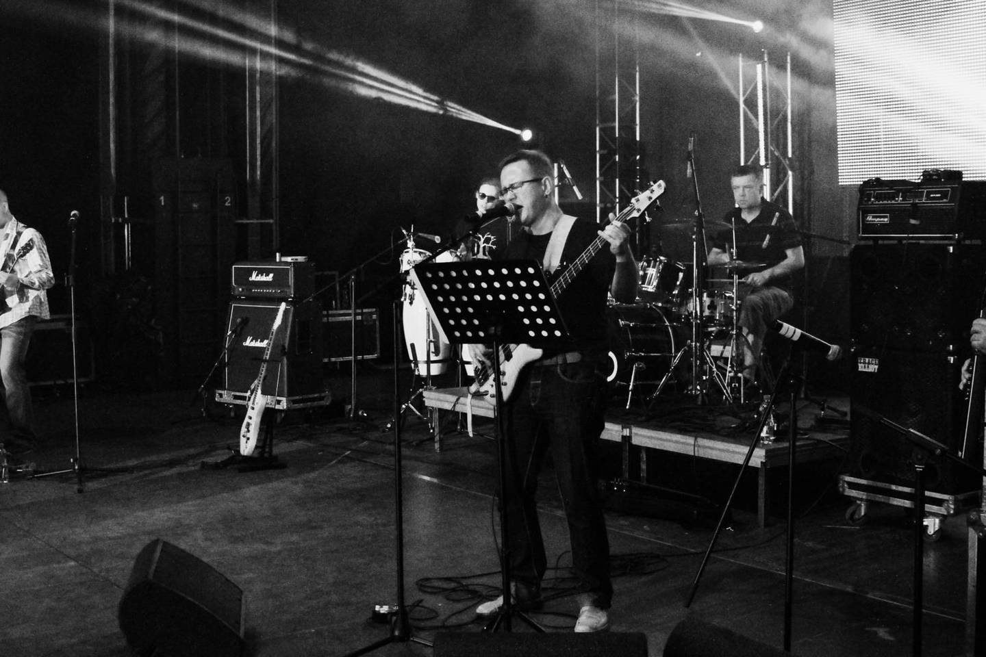 Klaipėdos bliuzroko grupė „Kontrabanda“, suburta bosine gitara grojančio bei tekstus kuriančio ir dainuojančio žinomo poeto Gintaro Grajausko, yra savotiškas uostamiesčio fenomenas.