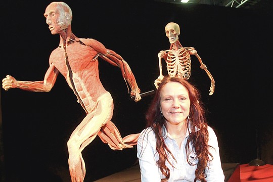 Skandalingas anatomas į negyvėlių verslą įtraukė ir žmoną