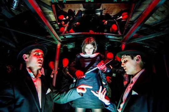 KGB laikai teatre: Jelizaveta Bam prisišaukė pilną rūsį šmėklų