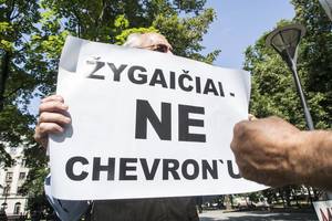 „Chevron“ stabdo skalūnų dujų telkinių paieškas Lenkijoje