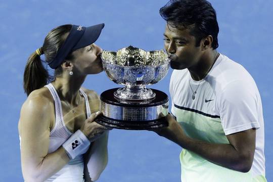 Melburne mišrių dvejetų varžybas laimėjo M.Hingis ir L. Peasas