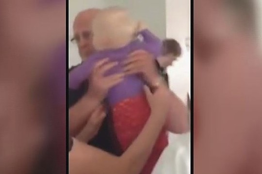 Motinų ašaros ir klyksmas nesustabdo norvegų atimti vaikų