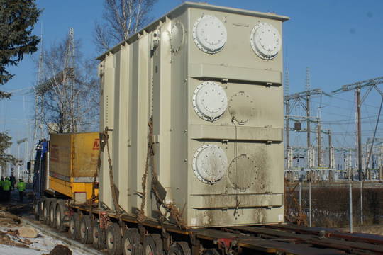 Dzūkai sulaukė neregėtos siuntos – milžiniško transformatoriaus