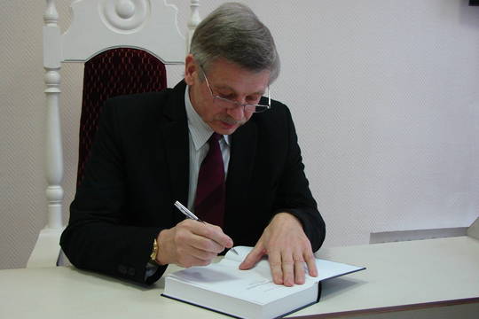 Šiaulių teisėjas A. Vilbikas pristatė knygą apie teismus