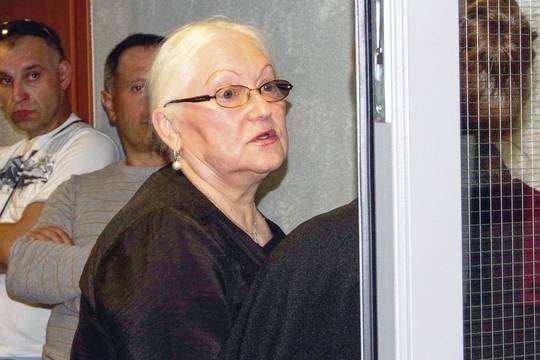 Patyrusi aferistė prisidengdavo maldomis