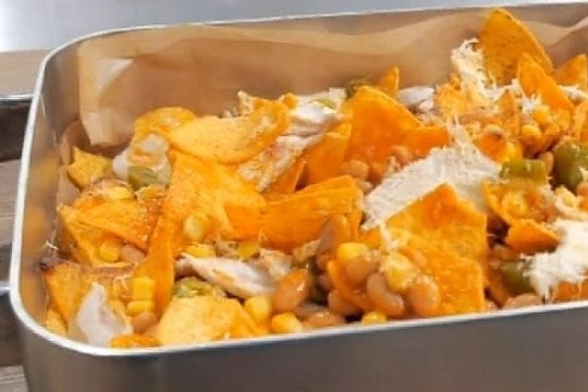 Nachos traškučiai su vištiena ir konservuotais kukurūzais