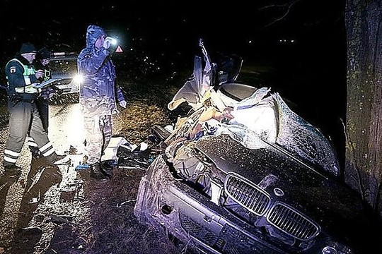 Avarijos vieta, kurioje žuvo trys draugai – nuolat keiksnojama