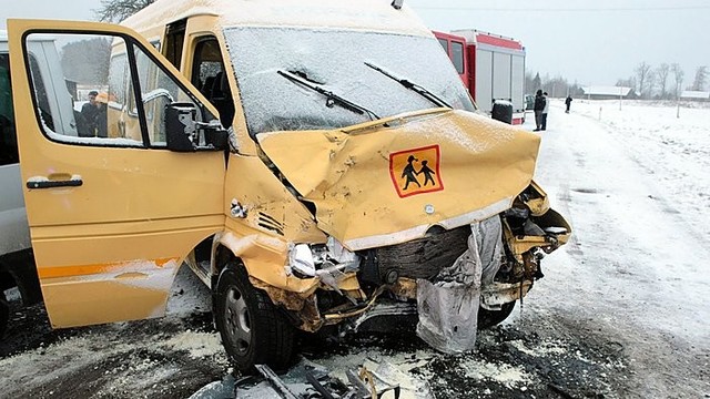 Į avariją patekusio mokyklinio autobuso vairuotojas – neblaivus