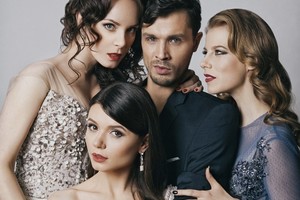 Ekrano gražuolės fotosesijoje virto seksualiomis gundytojomis