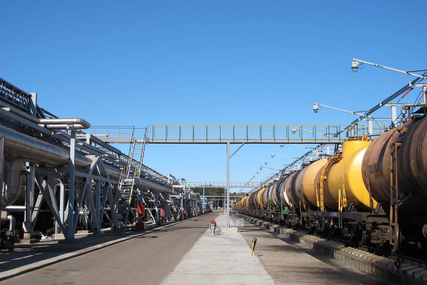 Baltarusiškas benzinas per „Klaipėdos naftos" terminalą pradėtas krauti praėjusios savaitės pabaigoje.<br>E.Petkutės nuotr.