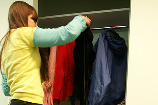 Patarimai, kaip prisiversti susitvarkyti drabužių spintą