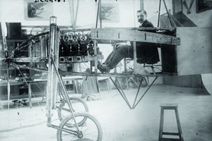 Pirmus skrydžius lėktuvais skaičiavo sekundėmis