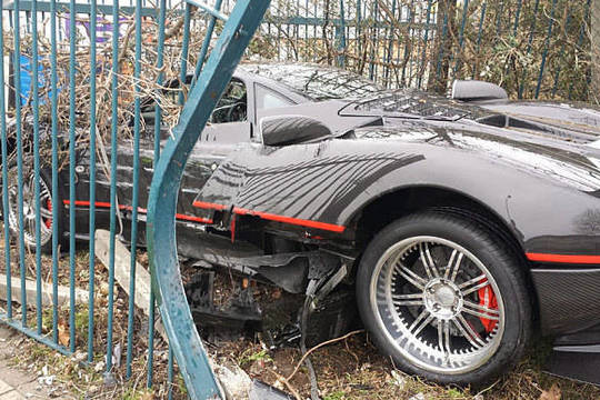 Avariją su „Pagani Zonda“ padaręs vyras sudaužė ne savo mašiną