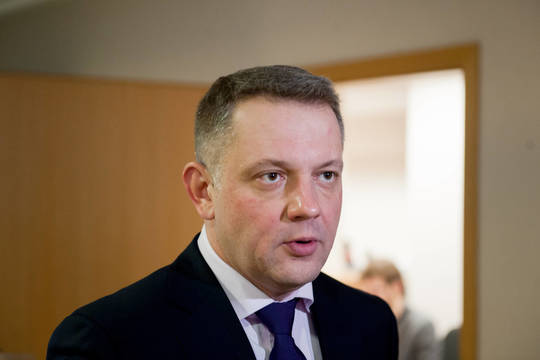 E. Masiulis siūlo pagalvoti apie ginklų tiekimą Ukrainai