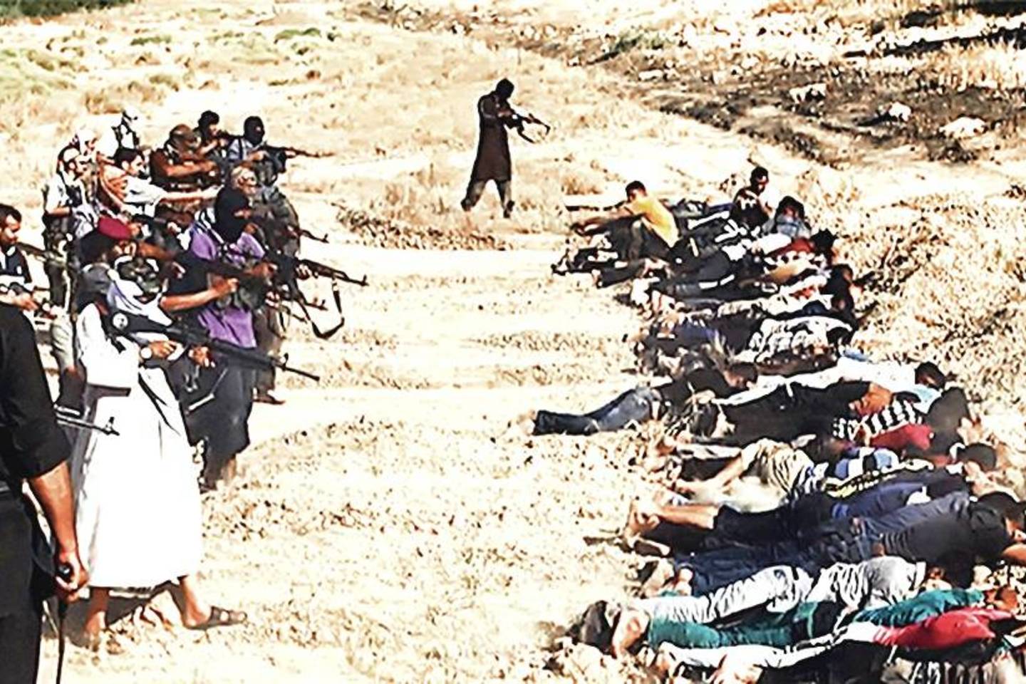 Įsisiautėję „Islamo valstybės“ teroristai žudo ir musulmonus (kairėje), ir krikščionis, tačiau grupuotės lyderis A.B.al-Baghdadi neslepia, kad jo tikslas – tikros islamistinės šalies – kalifato sukūrimas.