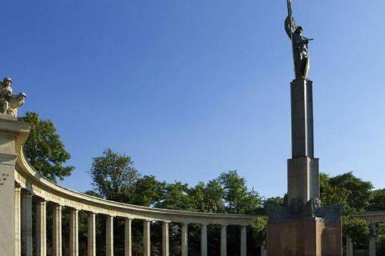 Vienoje vėl kentėjo paminklas sovietų kariams