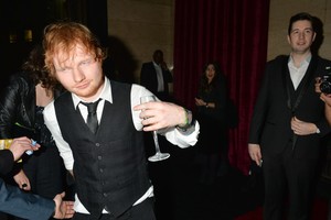 Per apdovanojimų dūzges E. Sheeranas nusitašė iki žemės graibymo