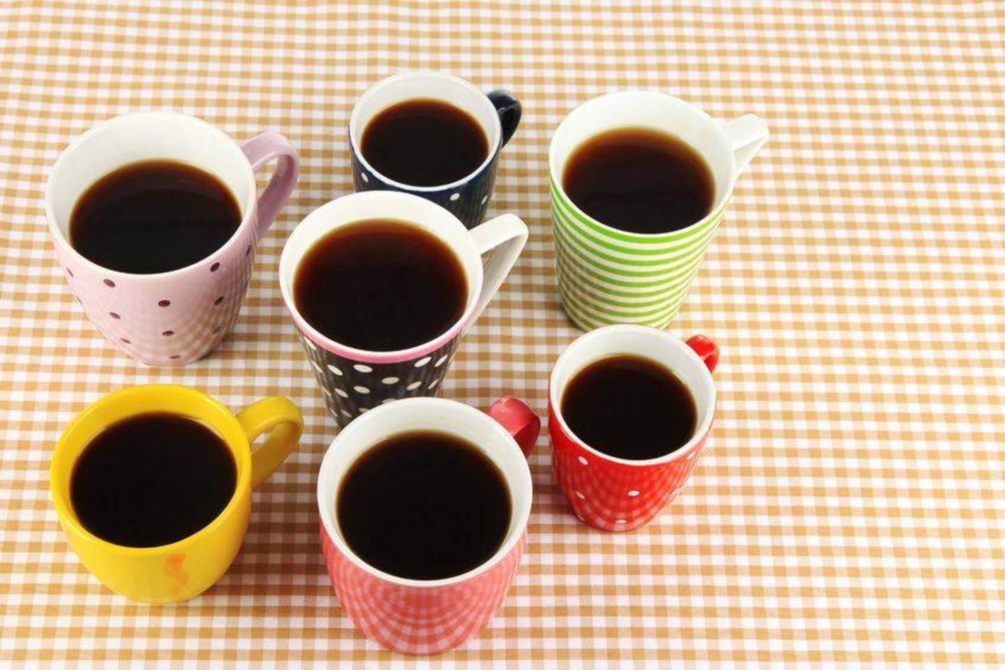 Geriant kavą apsinuodyti kofeinu sunku, tačiau tai įmanoma geriant energetinius gėrimus.<br>123rf nuotr.
